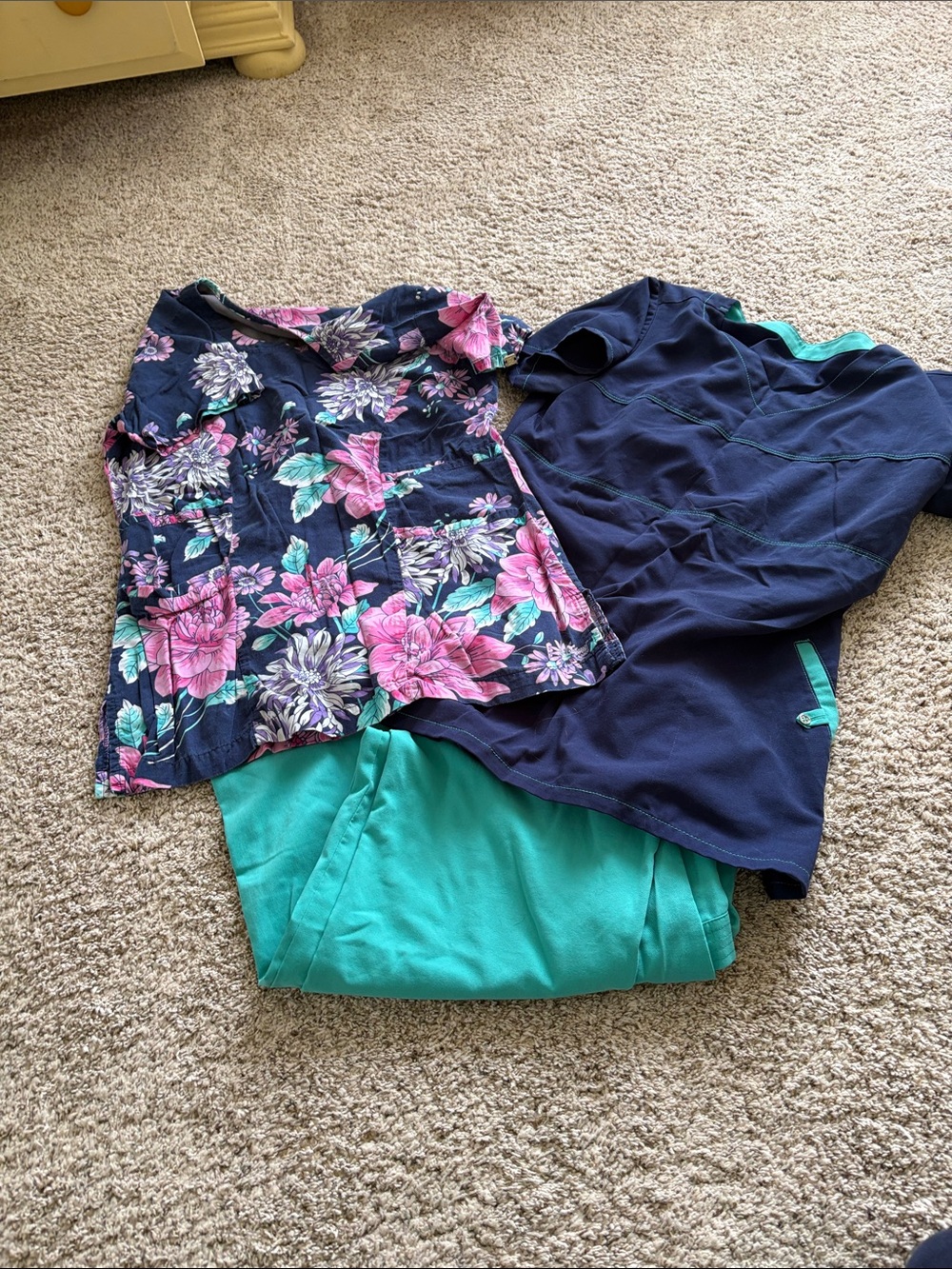 Greys anatomy scrub set women’s medium 2 tops one pants floral and teal